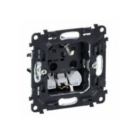 Legrand Schuko 16А 250В со шторками автоматические клеммы Valena IN'MATIC